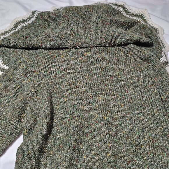 Vintage Duet Creations Hand Wash Green Knit Sweater With Lace Trim & Striped Sle - Picture 9 of 9